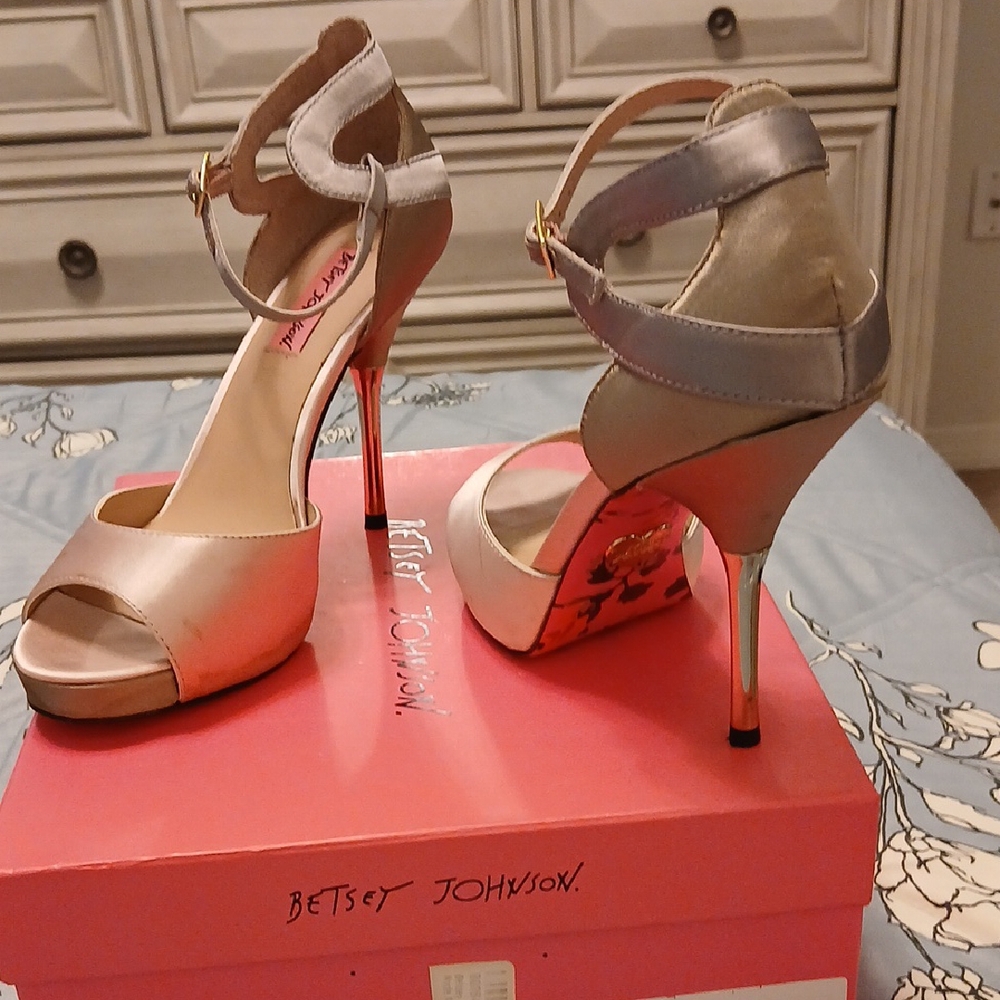 Betsey Johnson Cream and Gold Peep Toe Heels